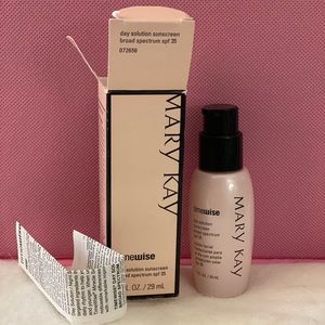 Mary Kay day solution sunscreen